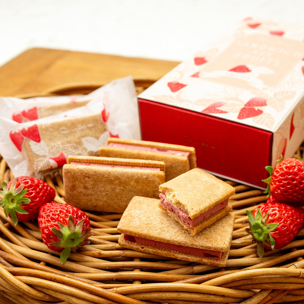 Sandwich aux fruits FRAISE
サンドウィッチ オ フリュイ イチゴ