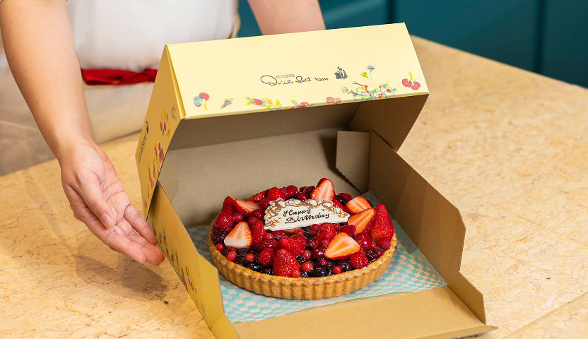 Strawberry tart in a box