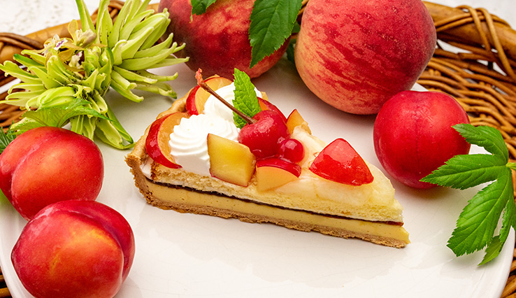 【店舗限定】すももと桃のプリンアラモードタルト