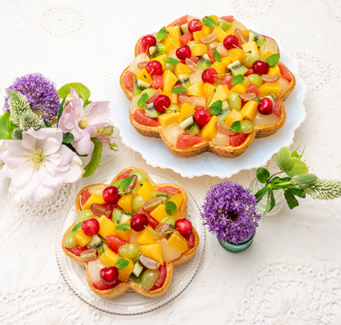 輪花型 色とりどりのフルーツとチーズムースのタルト